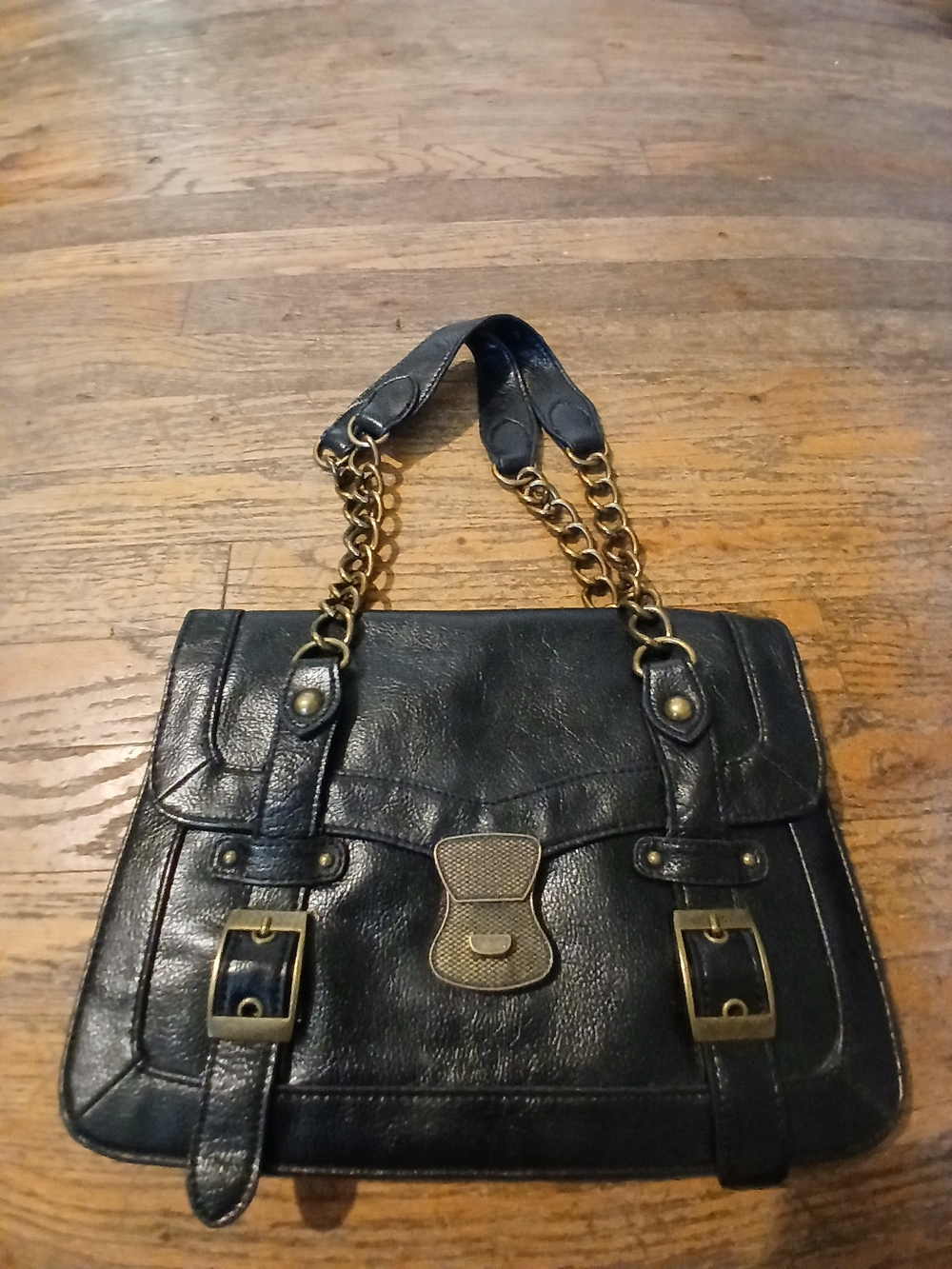 Deena & Ozzy Black Shoulder Bag with Bronze-Tone Chain